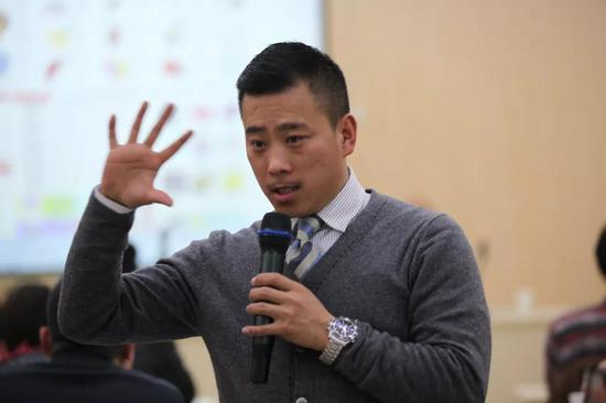 李立恒在阿里军校讲课