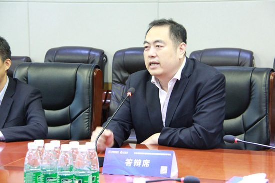  参选机构代表正在答辩