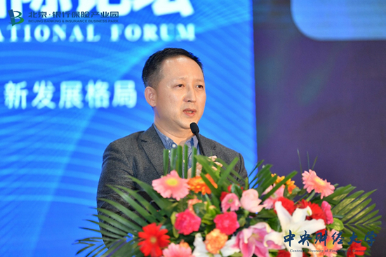 信美人寿相互保险社董事长杨帆发表主题演讲