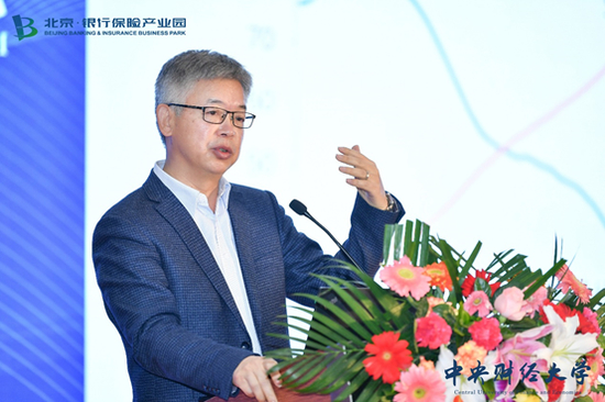 北京大学国家发展研究院副院长、北京大学数字金融研究中心主任黄益平发表主旨演讲