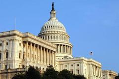 美国众院投票批准将第二轮刺激支票提高至2000美元