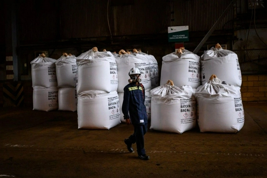 ▲国际能源署预计，为了实现巴黎协定的气候目标，电池用镍的供应量必须增加19倍。图片来源：Hariandi Hafid / Alamy