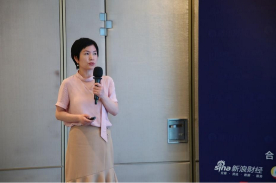 图：北京首创生态环保集团股份有限公司总会计师郝春梅介绍相关项目