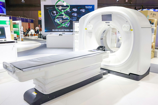本次进博会上富士胶片展出的64排128层CT