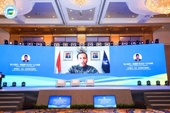 印尼教育、文化、研究和技术部部长纳迪姆·安瓦尔·马卡里姆演讲