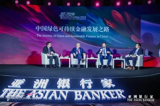 从左至右：胡文彬，Leslie Maasdorp，Daniel J． Cowen，邱林