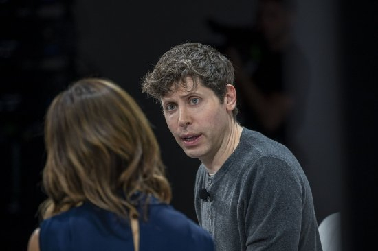 Sam Altman和Emily Chang