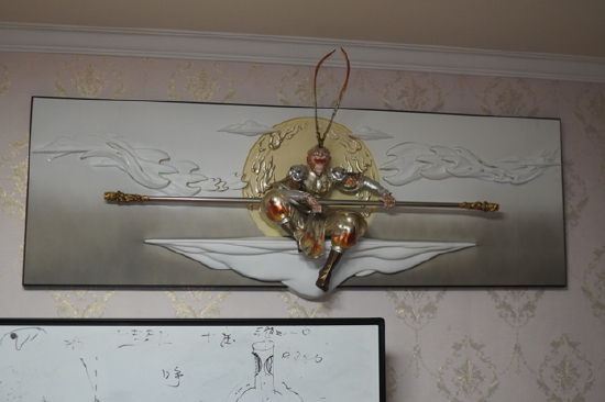 蔡磊办公室内的大圣雕塑