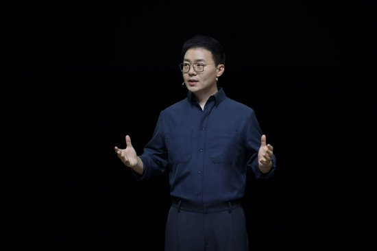 真我realme全球副总裁、中国区总裁徐起