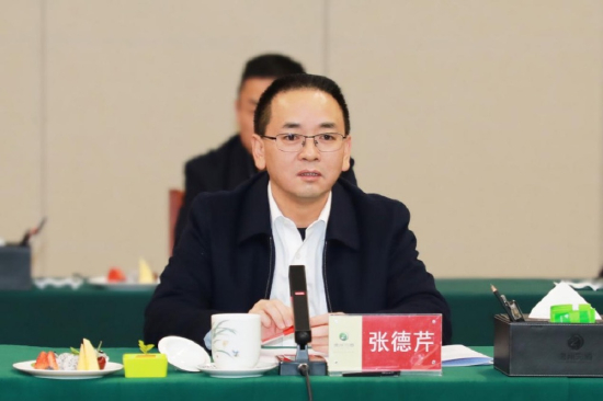 （张德芹在今年2月茅台集团到访习酒集团座谈会上，图源：习酒官方账号）