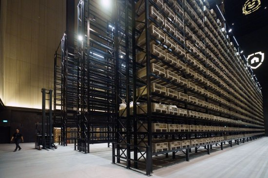 存储在白银库中的银条。