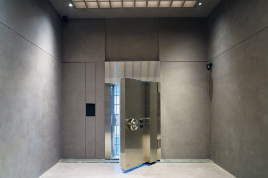 Silver Bullion位于新加坡的The Reserve中的一个私人金库（7月29日）