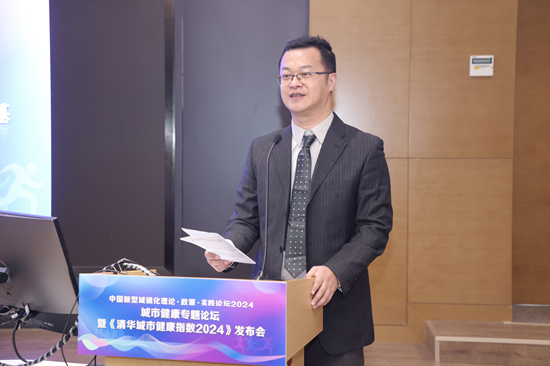 李栋主持发布会