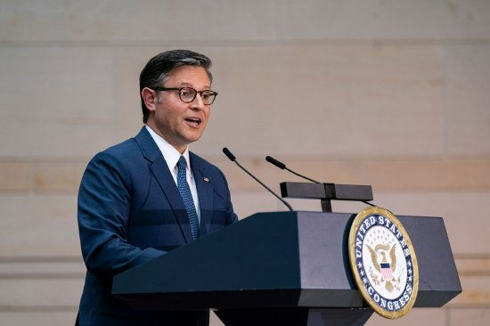 南达科他州联邦参议员John Thune和参议院少数党领袖麦康奈尔