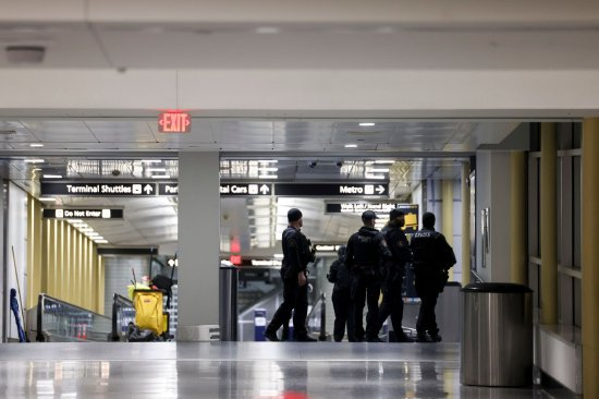 罗纳德·里根机场的特警