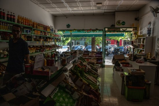 马德里停电期间的一家商店。