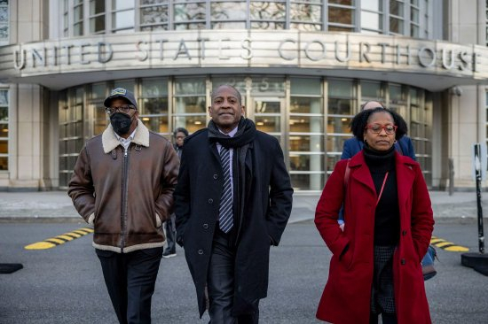 卡洛斯·沃森去年12月从纽约布鲁克林的联邦法院离开