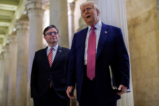 5月20日，唐纳德· 特朗普和迈克·约翰逊抵达国会大厦