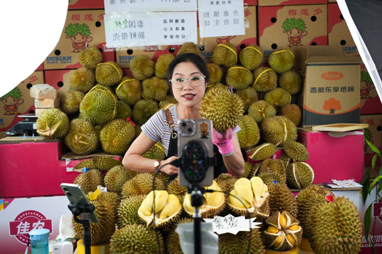  （李胜辉电商团队主播，摄影者：闵杉）