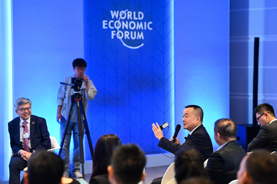 泸州老窖集团（股份）公司党委书记、董事长刘淼在天津夏季达沃斯论坛现场分享传统产业创新经验