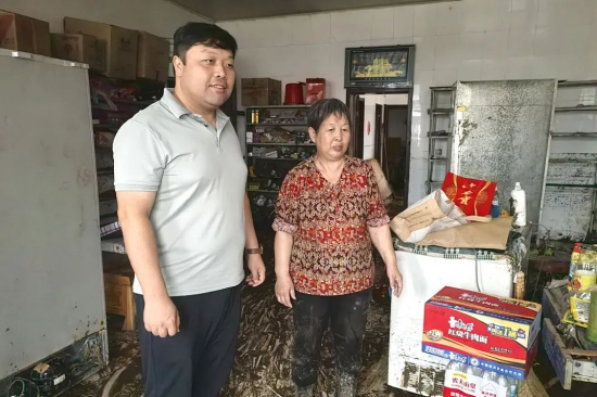 河北保定阜平县员工走访受灾客户