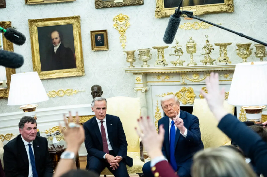 去年 10 月，卡尼总理与特朗普总统在白宫会晤。