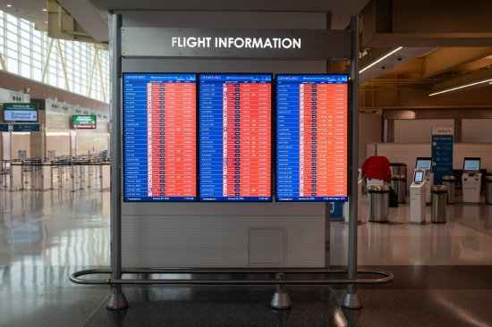 1月25日，弗吉尼亚州阿灵顿的罗纳德·里根华盛顿国家机场取消的航班