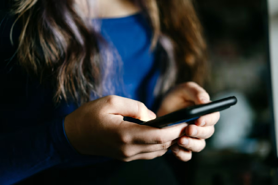 本周，一场庭审将在洛杉矶拉开帷幕。这是TicTok、油管和脸书母公司 Meta 首次因旗下平台被指对儿童造成伤害，需向陪审团出庭作证。