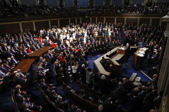 前总统乔・拜凳发表 2024 年国情咨文。