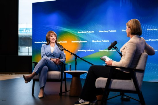 3月3日，英国财相里夫斯在伦敦