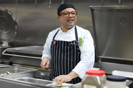 拉斯维加斯大都会赌场厨师克里斯蒂安・巴内翁德失去了多个班次。