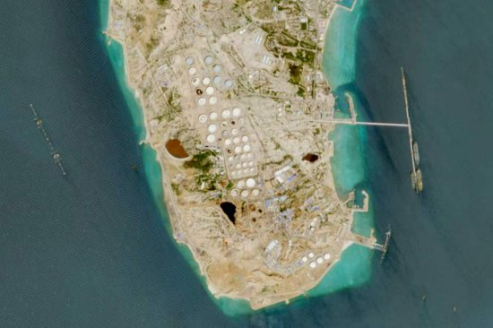 3月17日，波斯湾的哈尔克岛