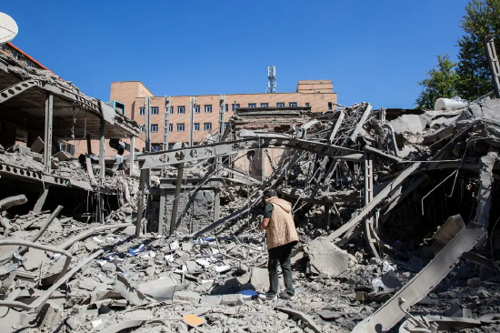 　周二，德黑兰谢里夫大学内一栋被毁的建筑。