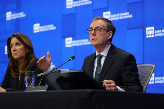 加拿大央行行长Tiff Macklem（右）和高级副行长Carolyn Rogers