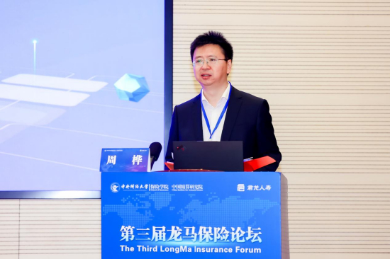 周桦主持开幕式