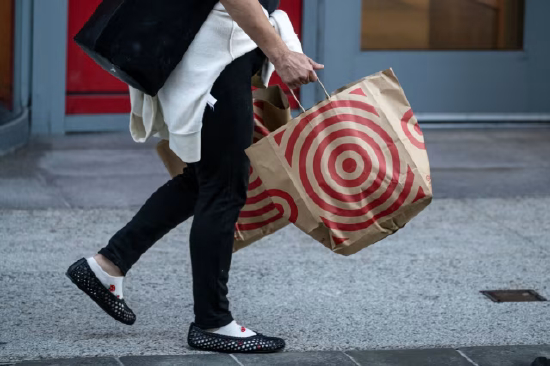 此前业绩持续低迷，如今消费者愈发青睐其焕新商品与门店体验