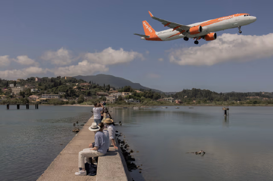 易捷航空表示，公司仍对本次收购的股权架构以及对方能否顺利完成要约收购存有顾虑。