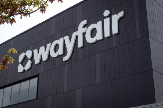2024 年 5 月 2 日，伊利诺伊州威尔梅特，Wayfair首家实体门店筹备开业。