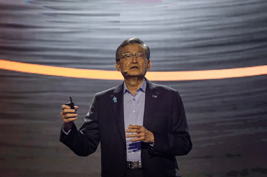 英特尔 CEO 陈立武