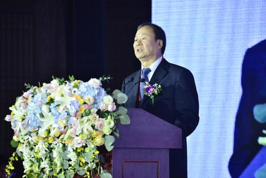 图为新华人寿原董事长万峰