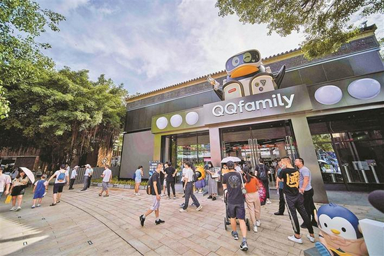 7月24日，创梦天地和腾讯QQ联合打造的全球首家QQfamily旗舰店在深圳欢乐海岸购物中心正式开业。