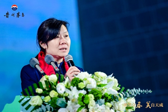 王莉现场介绍贵州茅台酒二十四节气春系列产品