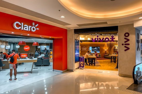 （巴西运营商门店几乎只有三大手机品牌）