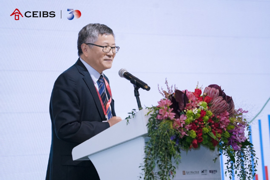 许定波发表主题演讲