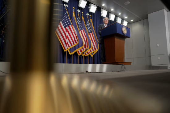 2025 年 12 月 10 日，美国华盛顿特区，联邦公开市场委员会会议结束后，美联储主席杰罗姆・鲍威尔出席新闻发布会。