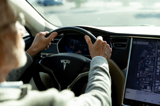 汤姆・洛萨维奥是起诉特斯拉集体诉讼的首席原告。