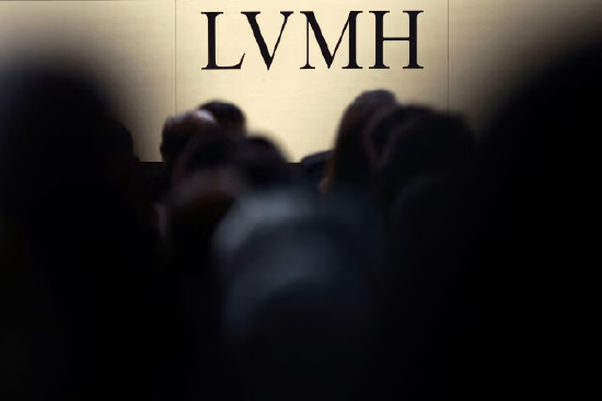 LVMH 核心时尚部门涵盖路易威登、迪奥等重磅品牌，该部门营收同比下滑 5%，至 82.45 亿欧元，不及分析师预期。