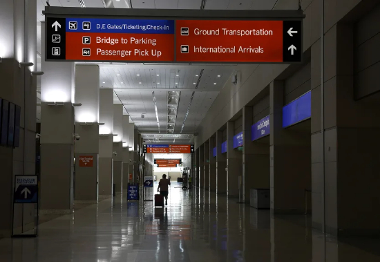 去年，拉斯维加斯游客总数下降 7.5%，为疫情以来最大降幅。