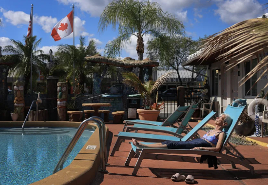 佛罗里达州好莱坞市及其他受加拿大人欢迎的美国冬季旅游目的地同样陷入困境。