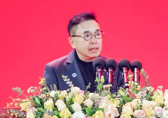 华南理工大学1977级校友，TCL创始人、董事长李东生作为校友代表发言